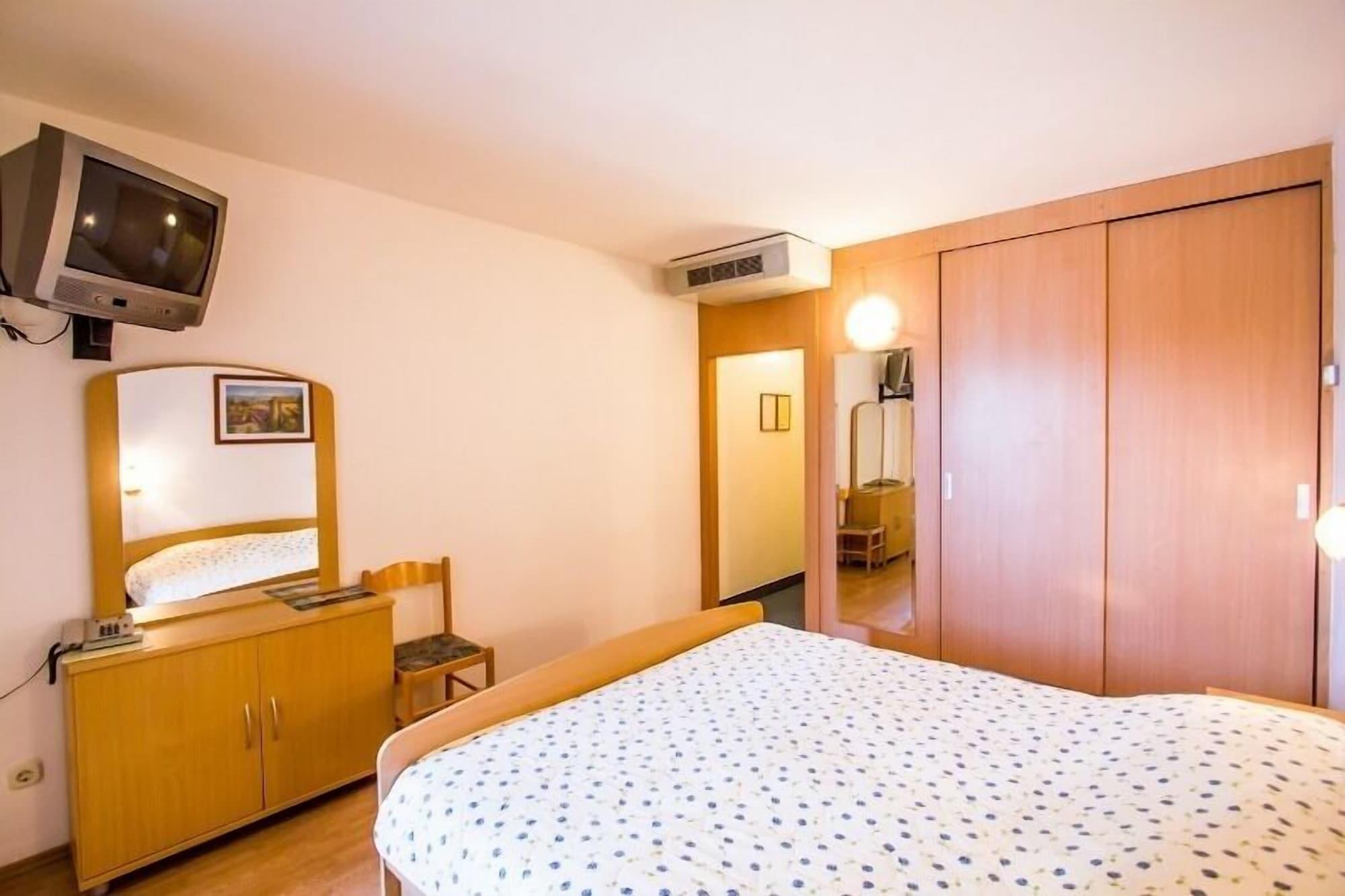 Hotel Omorika Punat Exterior foto